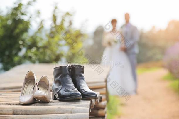 两个鞋子<strong>相伴</strong>的,prefix前缀婚礼射手和污迹对同时