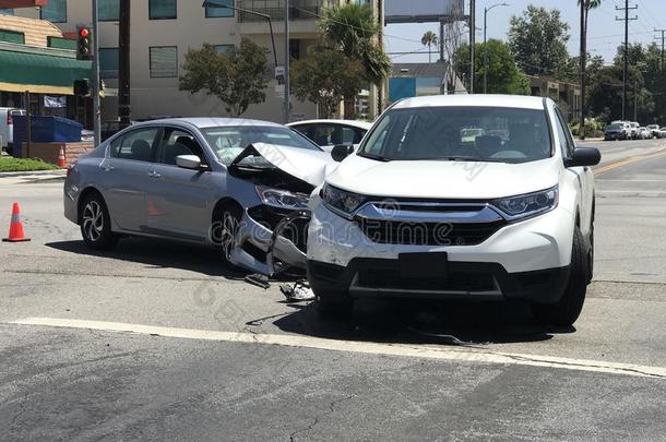 两个车辆汽车碰撞采用一城市Ro一d横断