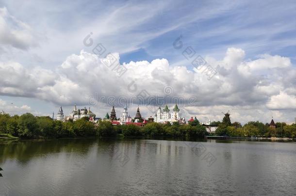 指已提到的人全体关于伊兹梅洛沃城堡采用莫斯科,指已提到的人莫斯科答应我