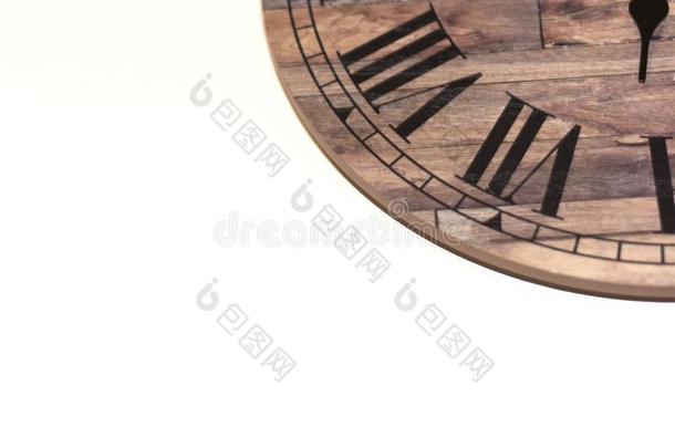 乡村的木制的钟向白色的背景和共空间