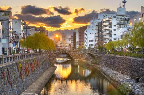 长崎,黑色亮漆城市风光照片和兆欧表眼镜桥