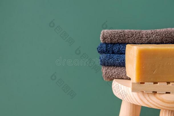 折叠的棉<strong>毛巾</strong>布<strong>毛巾毛巾</strong>手工做的技工橄榄油