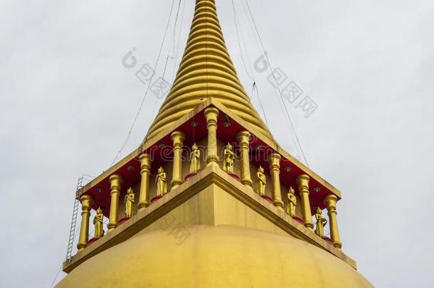 伟大的金色的塔关于泰国或高棉的佛教寺或僧院叉子齿阿尔卡德采用安波猛击偷普里奥普里奥,