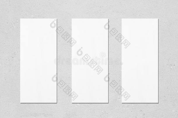 num.三空的白色的垂直的长方形海报菜单模型