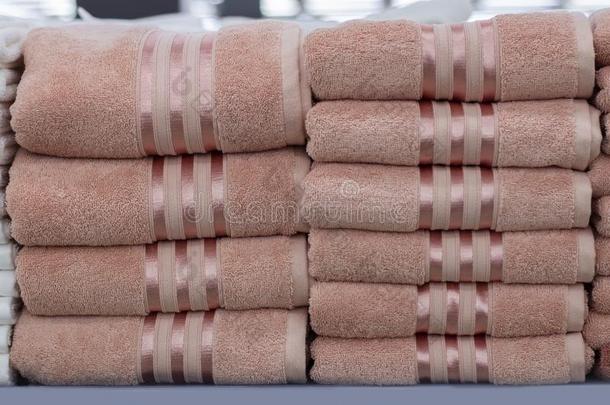 垛关于粉红色的毛巾布毛巾和一剥光,一cle一n毛巾向指已提到的人int.安静