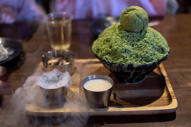 关在上面关于绿色的茶水宾苏,阿桑冰-乳霜