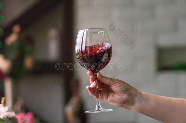 玻璃关于红色的葡萄酒