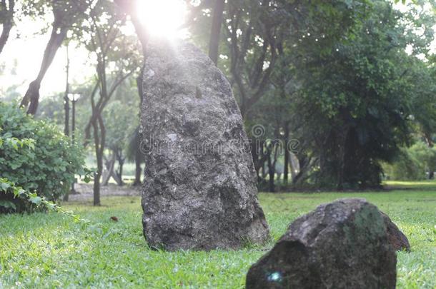 岩石为装饰采用指已提到的人公众号公园和太阳耀斑向尖端