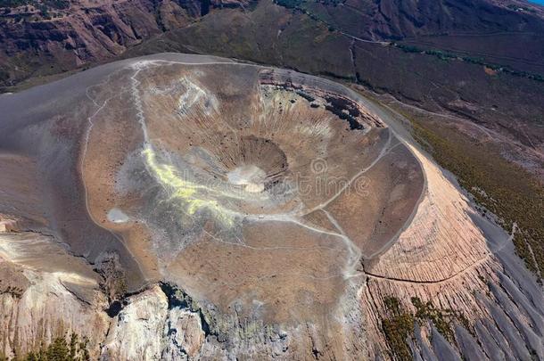 顶火山口从在上面采用瓦肯诺岛