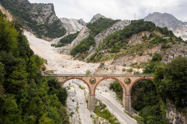桥体diameter直径西班牙及拉丁美洲的尺度名桥采用卡拉拉大理石石场,托斯卡纳区,意大利