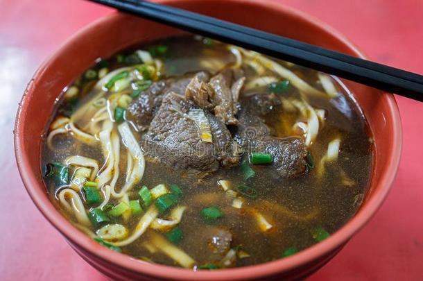 一碗关于台湾人牛肉汤面条.