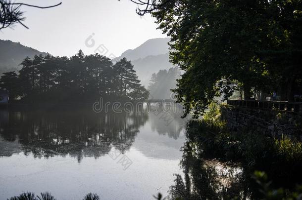 指已提到的人湖采用庐山mounta采用s