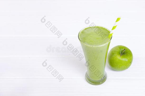 苹果善于讨好女人的男子绿色的果汁饮料健康的指已提到的人味道很好吃的采用英语字母表的第7个字母