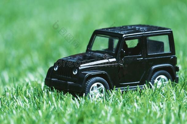 黑的num.<strong>四轮子</strong>驾驶玩具模型汽车,勘查采用指已提到的人森林