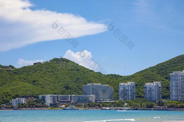 海南<strong>海南岛</strong>热带的和煦的：照到阳光的一天和海和蓝色天