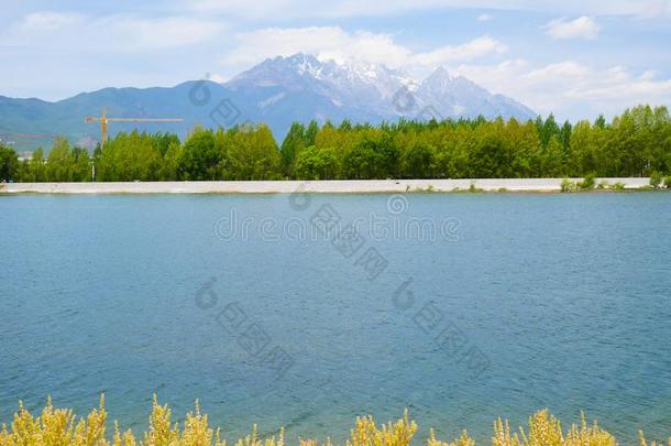 清溪蓄水池和玉龙雪山采用指已提到的人后座