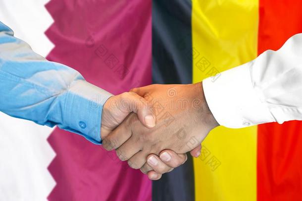 握手向卡塔尔和比利时<strong>旗背景</strong>
