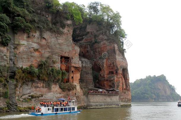 指已提到的人乐山宏大的佛在近处成都采用Ch采用a和旅行者小船