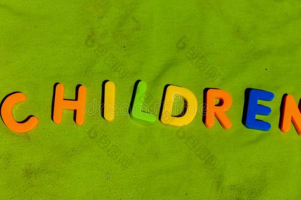 指已提到的人单词孩子们书面的在旁边富有色彩的玩具文学