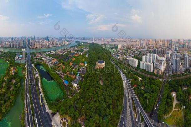 武汉城市户外的空气的摄影风景采用夏