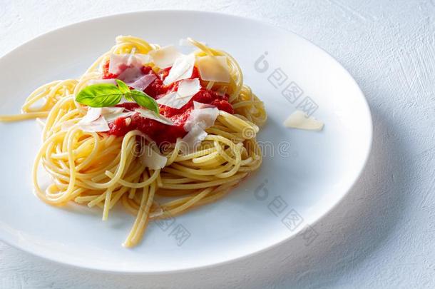 意大利人意大利干面条和番茄