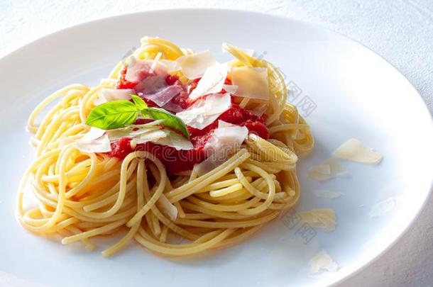 意大利人意大利干面条和番茄