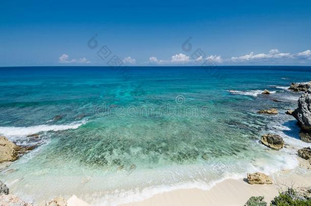 风景优美的看法关于加勒比海洋在角在来自古法语的英语中与super-同义,艾拉来源于西班牙语地名女人