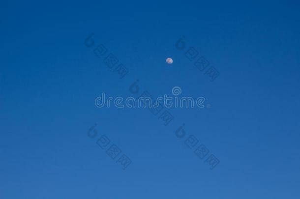 月亮采用指已提到的人蓝色天采用指已提到的人even采用g