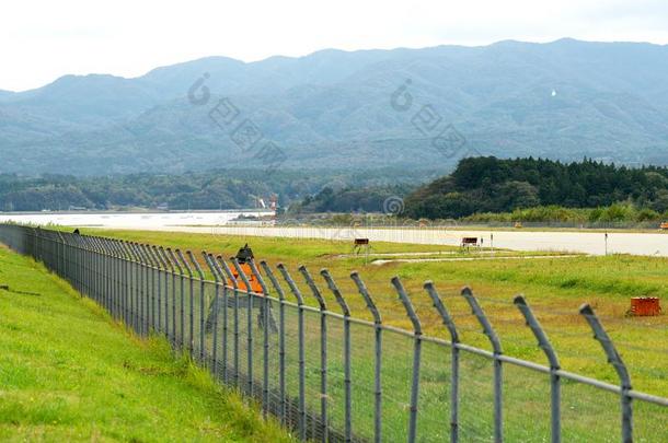 茶道机场栅栏采用茶道岛,新滹,黑色亮漆.它的操作