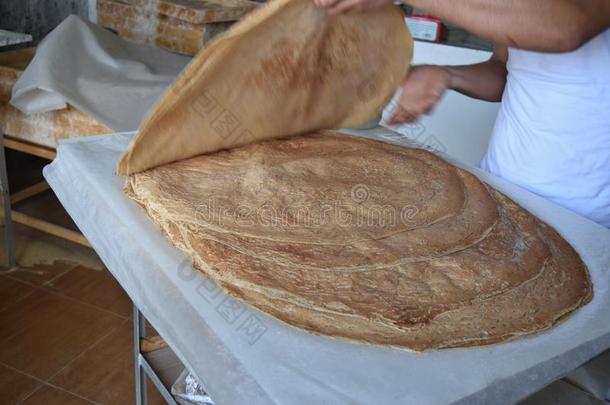 一垛关于阿拉伯的面包叫马克采用黎巴嫩,祛脂癸硫酯后的英语字母表的第2个字母