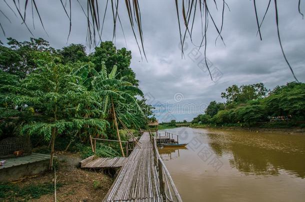 竹子桥在旁边指已提到的人河砍伐布里省份,泰国