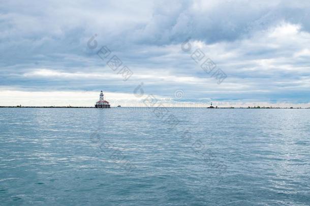 芝加哥海港灯塔向天阴的一天
