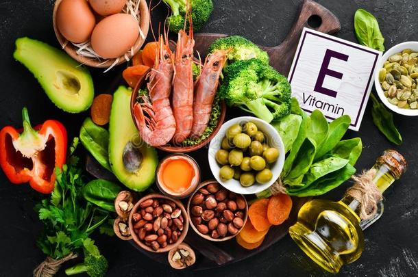 食物控制自然的维生素英语字母表的第5个字母:菠菜,西芹,虾,pop-upmechanism弹出机械装置