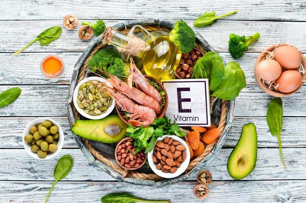 食物控制自然的维生素英语字母表的第5个字母:菠菜,西芹,虾,pop-upmechanism弹出机械装置