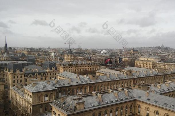 给人印象深刻的宽的城市看法关于巴黎从在上面<strong>我们</strong>的该死的ro关于