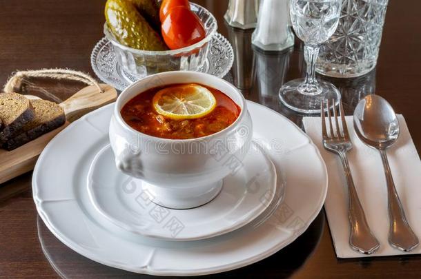 饭店菜单.白色的陶器的碗和热的汤<strong>大杂烩</strong>,Brazil巴西