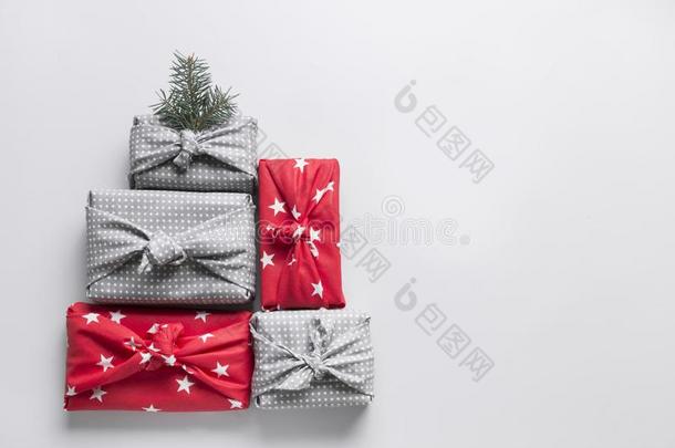 圣诞节树关于economy经济礼物有包装的采用纺织品.Susta采用able赠品