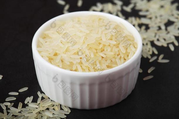 一玻璃碗和白色的长的-谷物稻