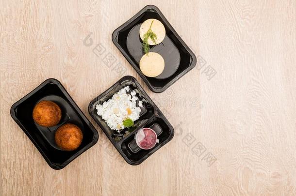 健康的食物传送.拿离开食物为日常饮食采用塑料制品盒.
