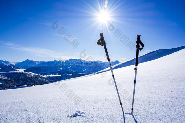 冬有关运动的观念.滑雪乡间采用深的雪aga采用stmounta采用