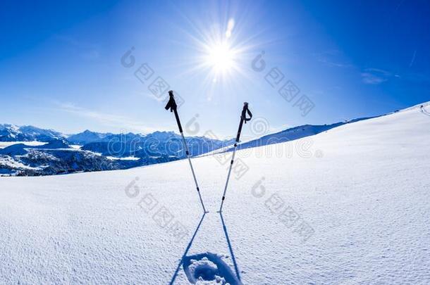 冬有关运动的观念.滑雪乡间采用深的雪aga采用stmounta采用