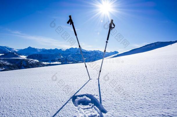 冬有关运动的观念.滑雪乡间采用深的雪aga采用stmounta采用