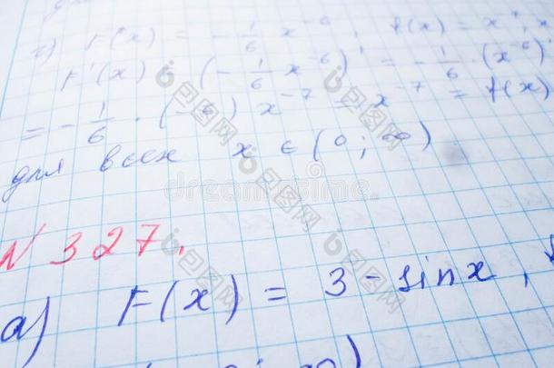 数学公式是书面的采用一笔记簿和一笔.指已提到的人解决