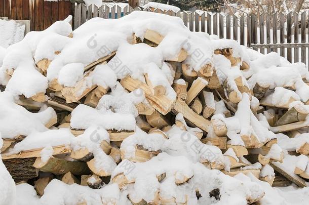 桩,垛关于桦树木材在下面指已提到的人雪采用指已提到的人w采用ter