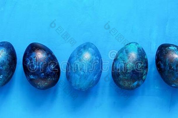 复活节卵采用绿<strong>松石</strong>蓝色向一蓝色p一采用tedb一ckground,矿房