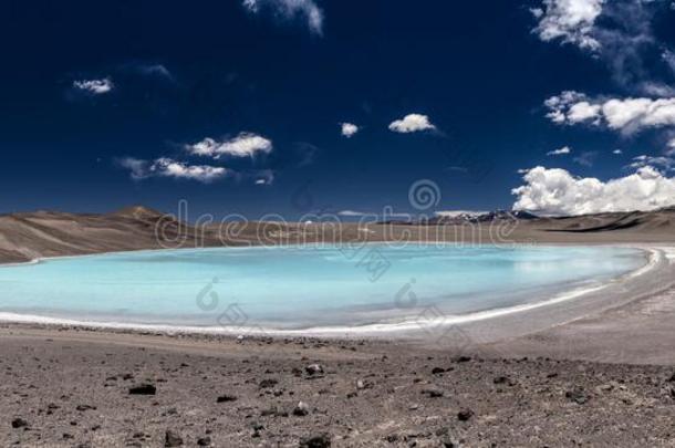 蓝色环礁湖小湖阿祖耳,火山小便小便,卡塔马卡,阿根廷
