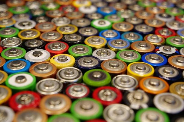 许多多彩的用过的电池