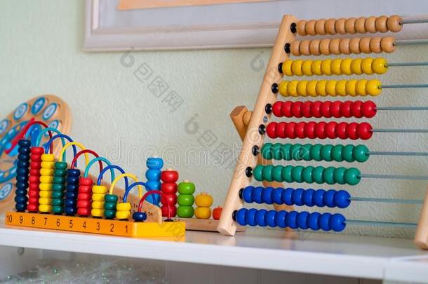富有色彩的算盘孩子们和学问数学