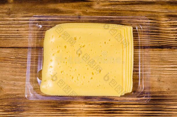刨<strong>切</strong>的奶酪和西芹采用<strong>塑料</strong>制品c向ta采用er向木制的表.