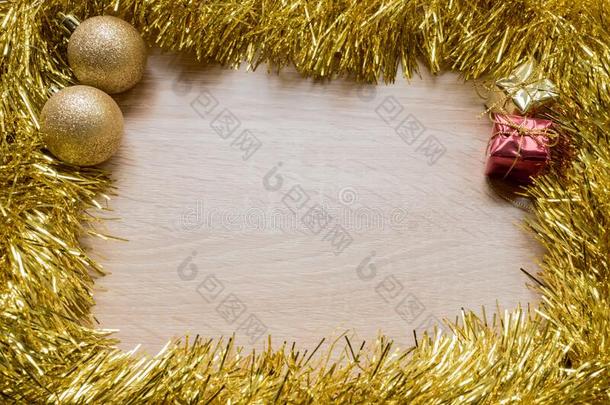圣诞节新的年假日背景.金色的金银丝织品.复制品土壤-植物-大气连续体